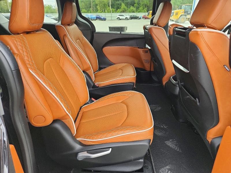 2025 CHRYSLER PACIFICA HYBRID PINNACLE 11