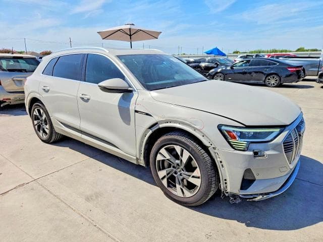 2022 AUDI E-TRON PREMIUM 4
