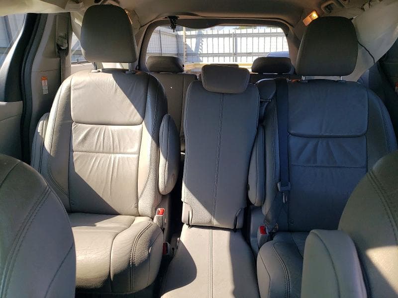 2017 TOYOTA SIENNA XLE PREMIUM 8-PASSENGER 10