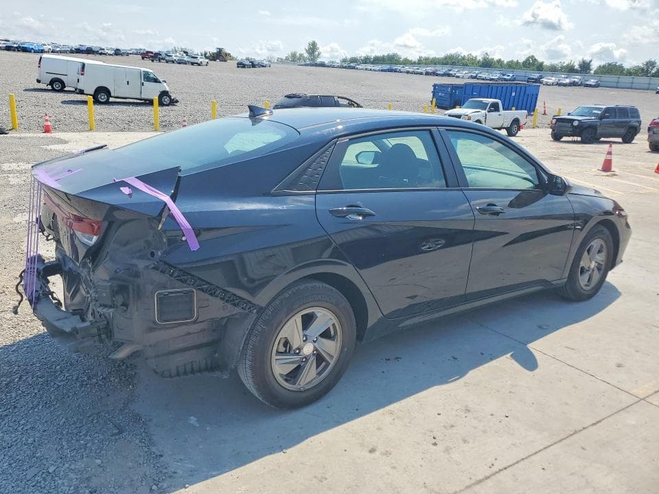 2024 HYUNDAI ELANTRA SE 3