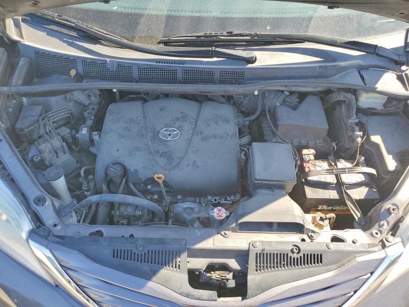 2017 TOYOTA SIENNA LE 12
