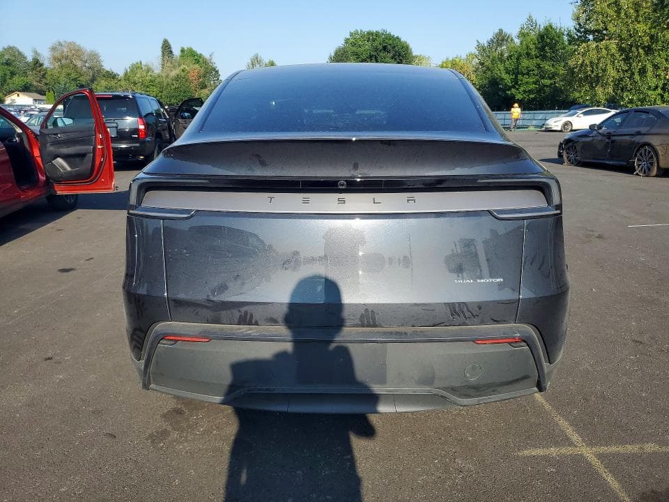 2026 TESLA MODEL Y 6