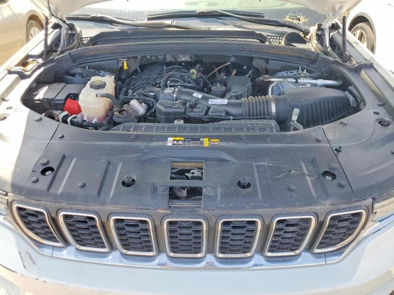 2023 JEEP GRAND CHEROKEE LAREDO 12