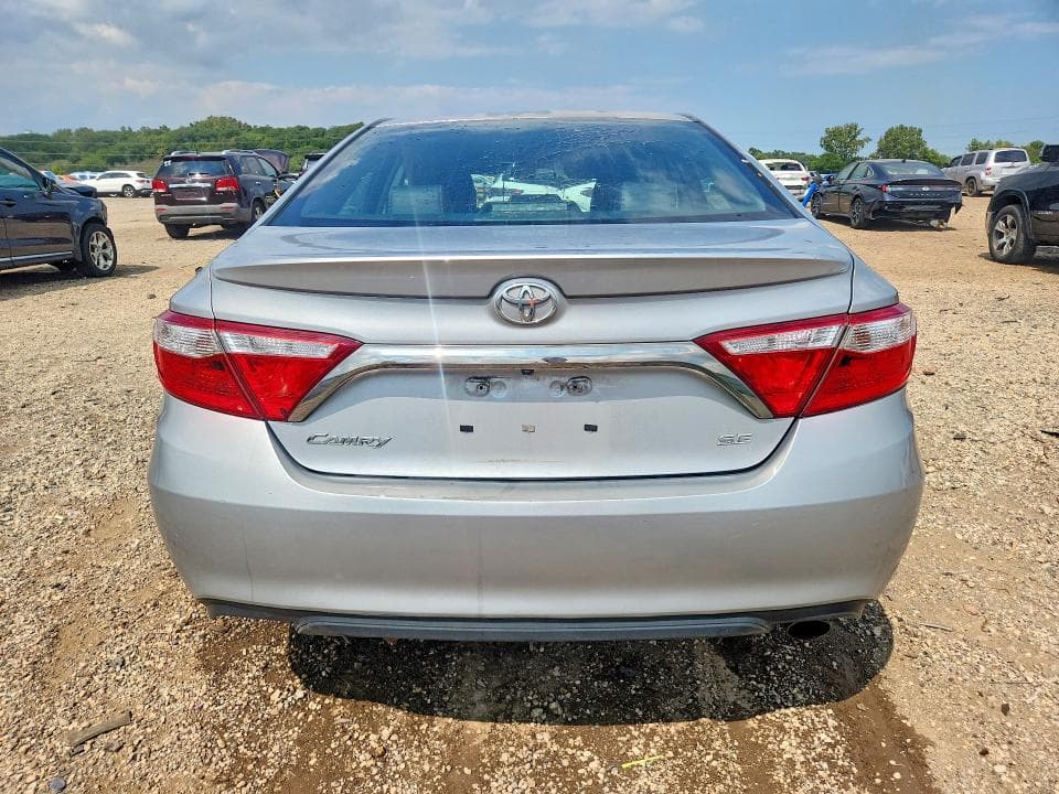 2017 TOYOTA CAMRY SE 6