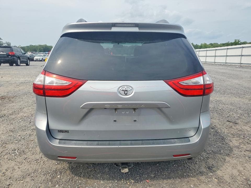 2017 TOYOTA SIENNA LE 6