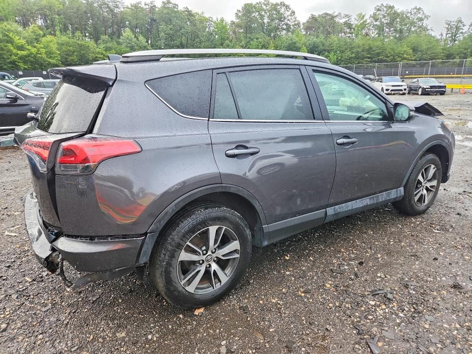 2018 TOYOTA RAV4 XLE 3