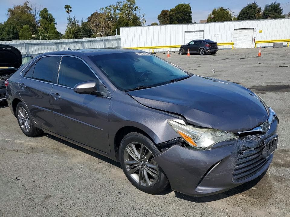 2017 TOYOTA CAMRY XLE 4
