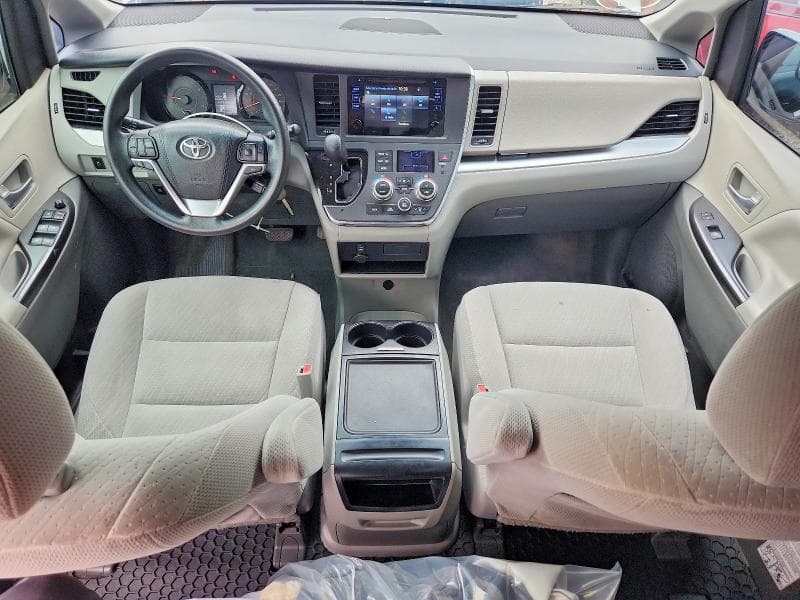 2017 TOYOTA SIENNA LE 8