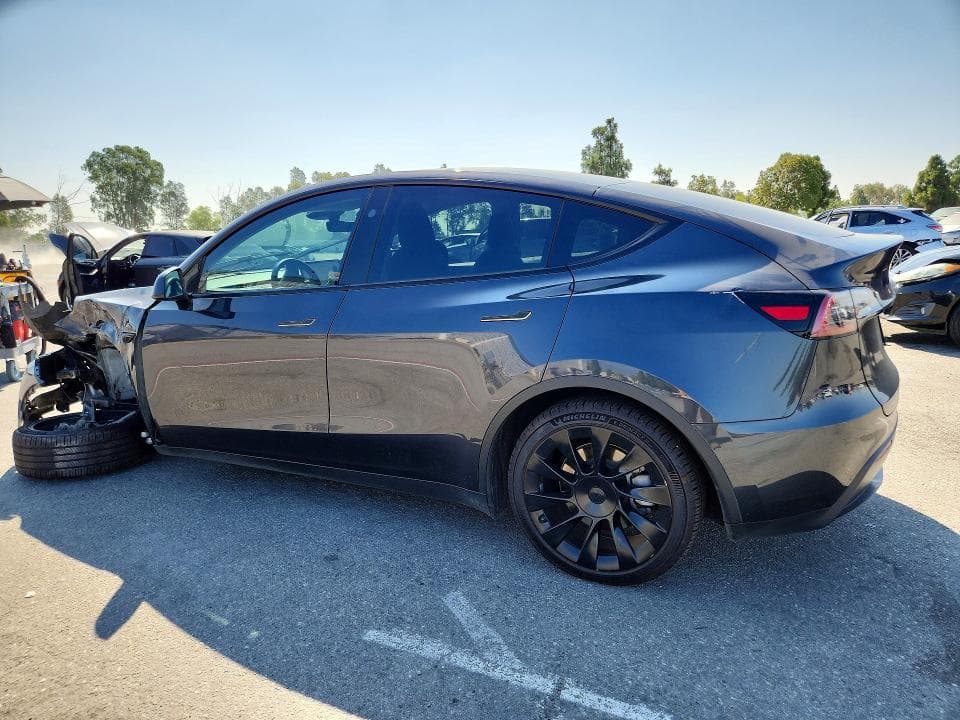 2025 TESLA MODEL Y 2