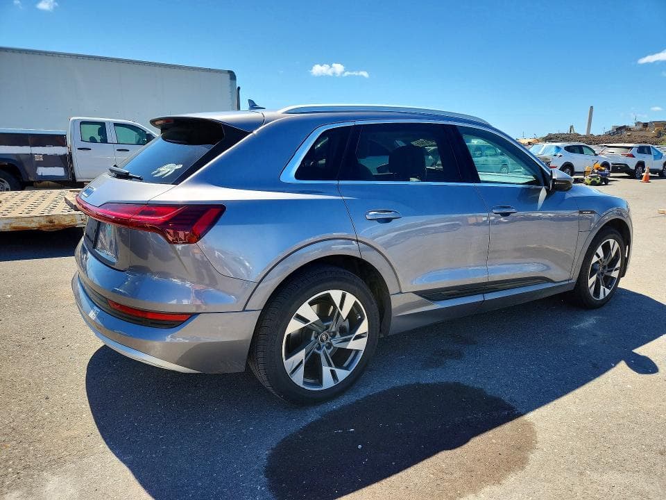 2022 AUDI E-TRON PREMIUM 3
