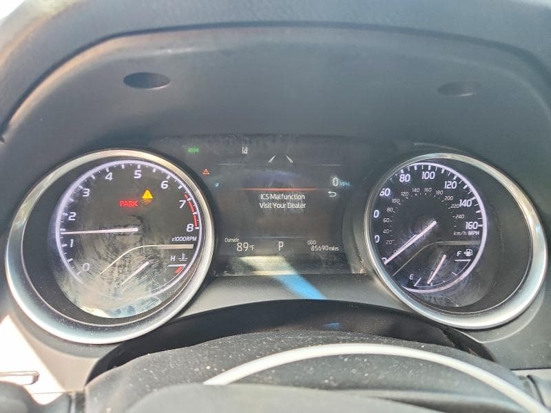 2018 TOYOTA CAMRY XLE 9