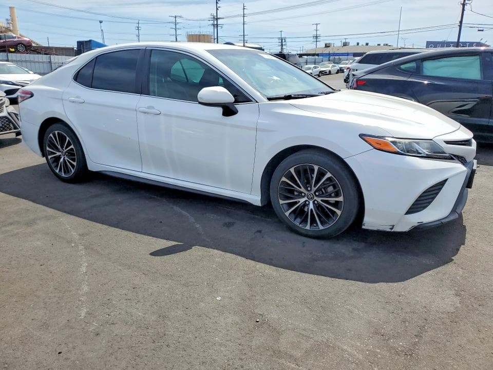 2018 TOYOTA CAMRY SE 4