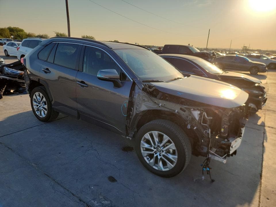 2025 TOYOTA RAV4 XLE PREMIUM 4