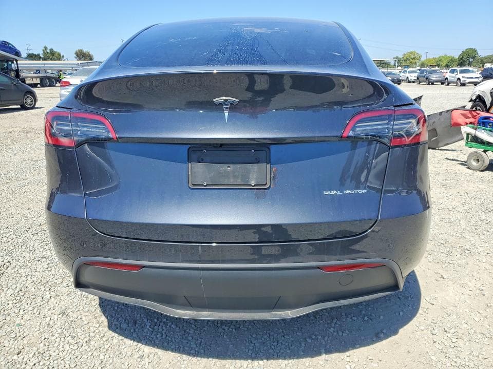 2024 TESLA MODEL Y 6