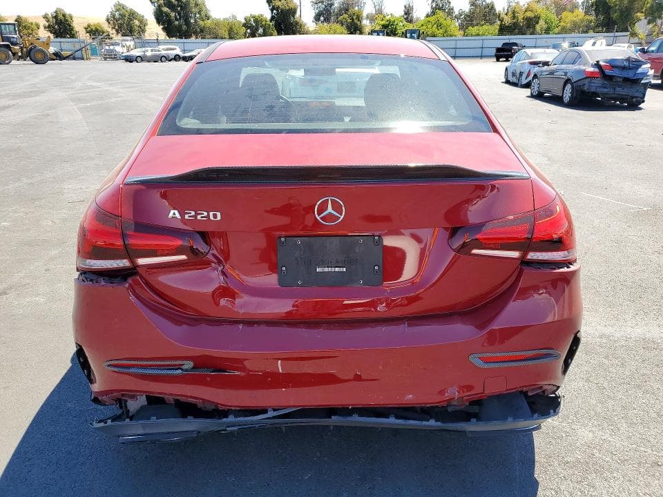 2020 MERCEDES-BENZ A 220 6