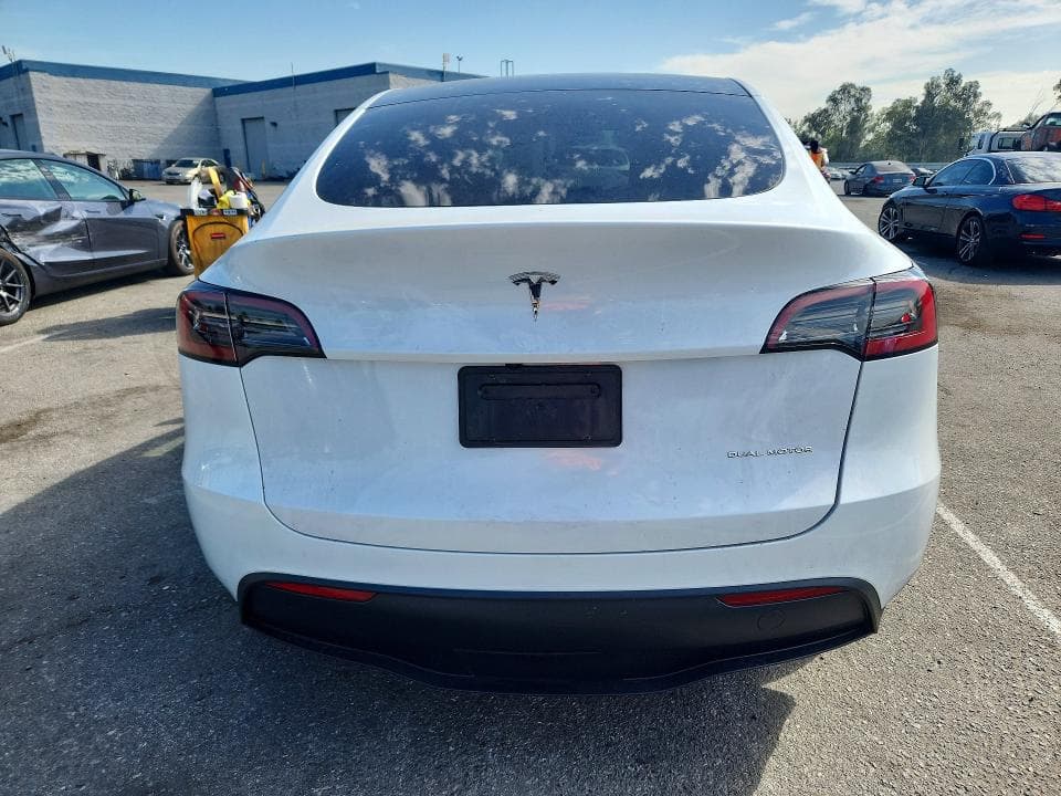 2024 TESLA MODEL Y 6