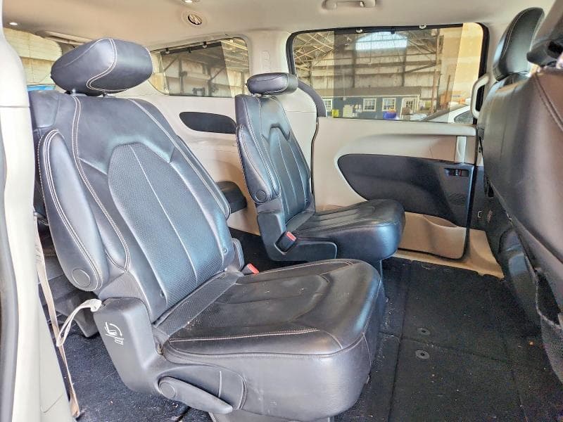2022 CHRYSLER PACIFICA TOURING L 11