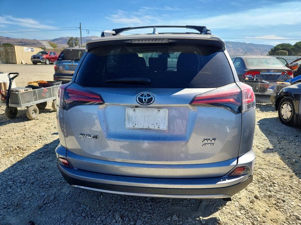 2017 TOYOTA RAV4 XLE 6