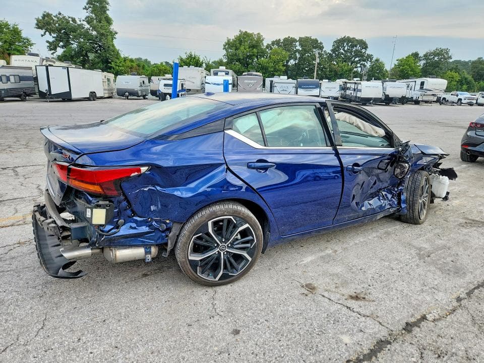 2023 NISSAN ALTIMA SR 3