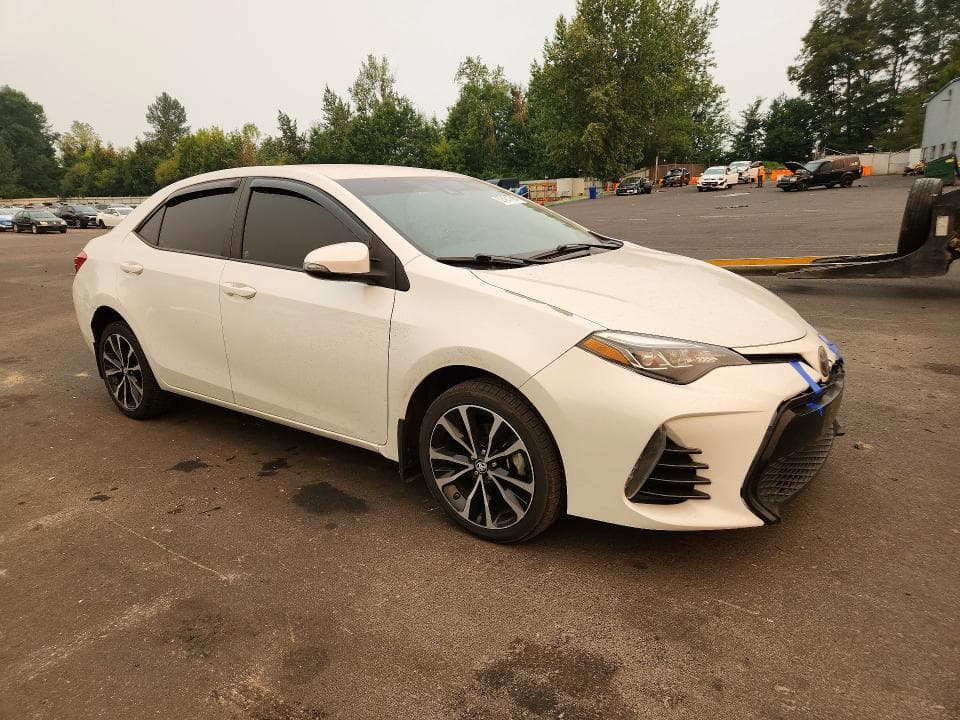 2017 TOYOTA COROLLA SE 4