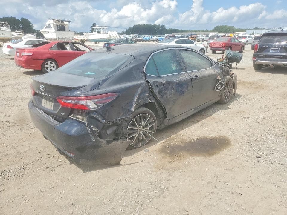 2021 TOYOTA CAMRY SE 3
