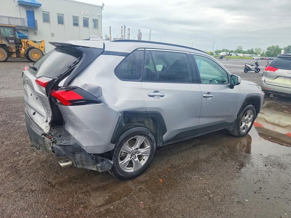 2025 TOYOTA RAV4 XLE 3