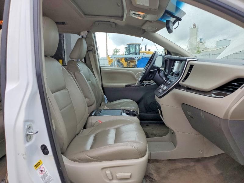 2017 TOYOTA SIENNA XLE 8-PASSENGER 7