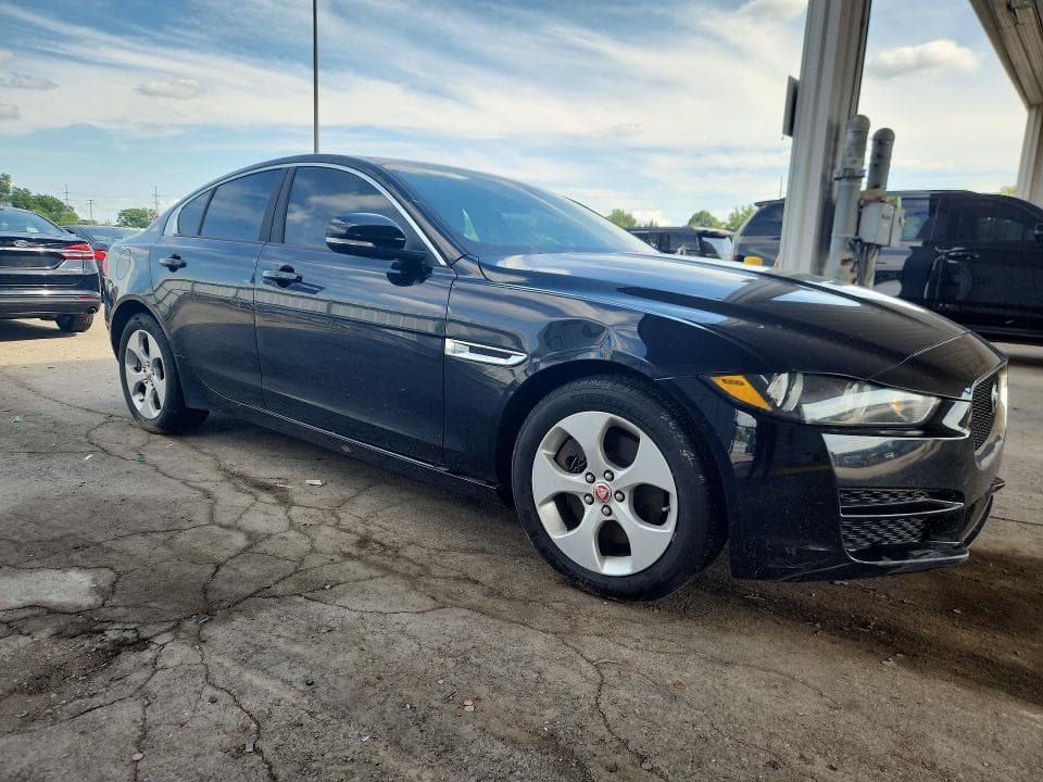 2018 JAGUAR XE 4