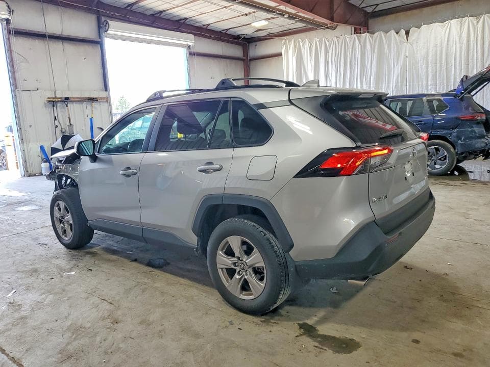 2025 TOYOTA RAV4 XLE 2