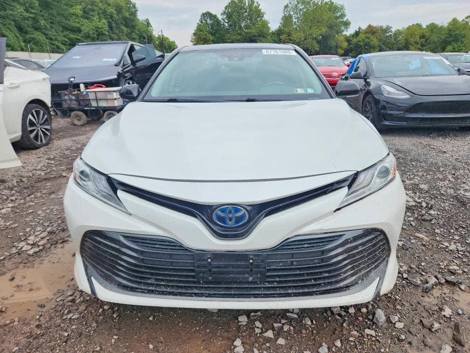 2020 TOYOTA CAMRY XLE 5