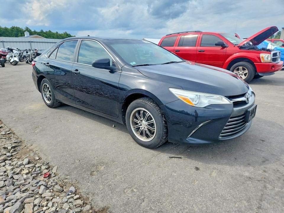 2017 TOYOTA CAMRY LE 4
