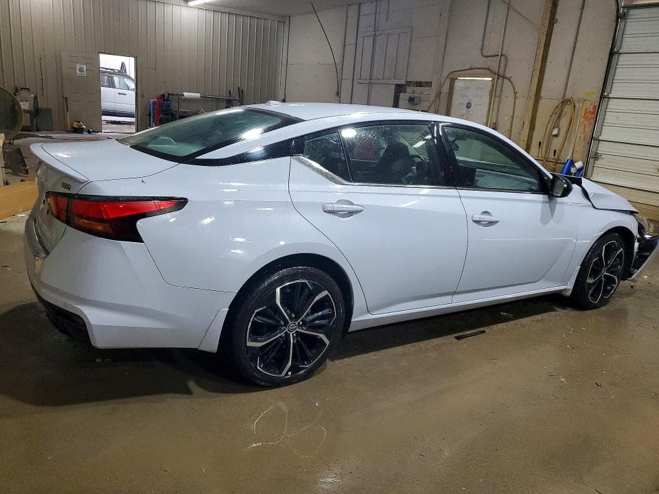 2023 NISSAN ALTIMA SR 3
