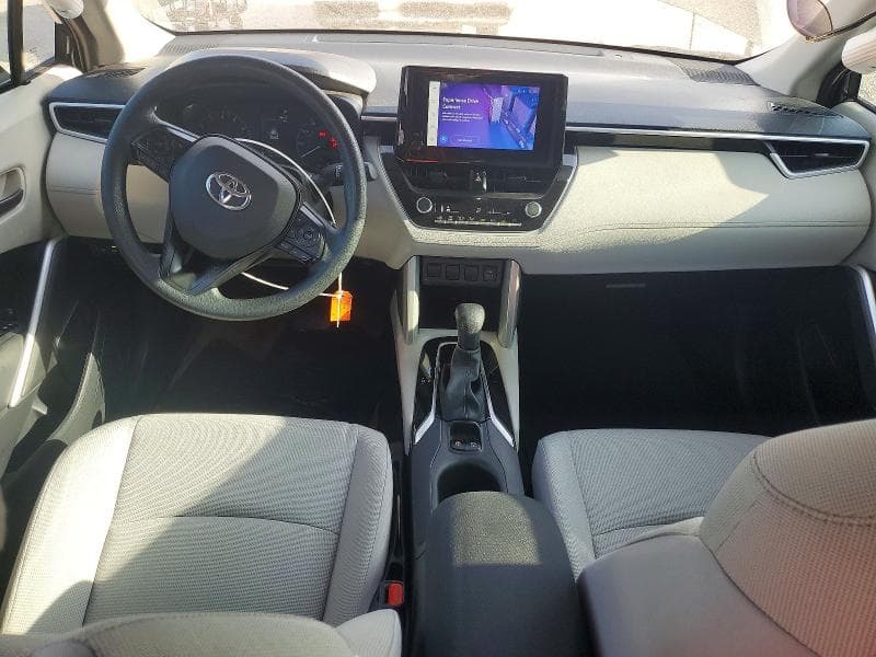 2025 TOYOTA COROLLA CROSS L 8