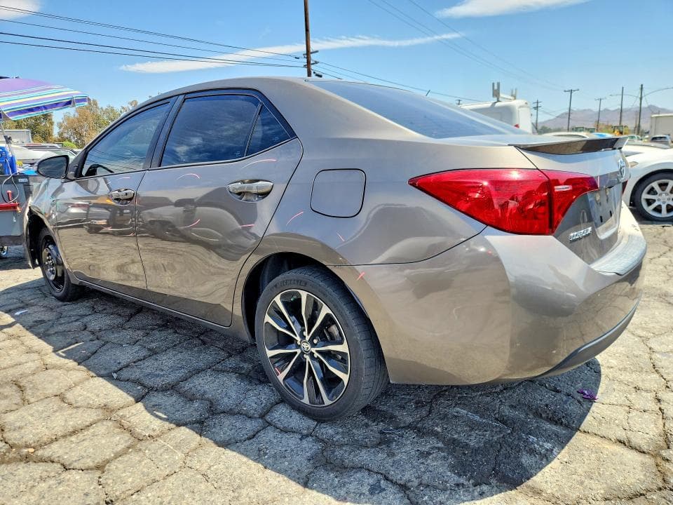 2017 TOYOTA COROLLA SE 2