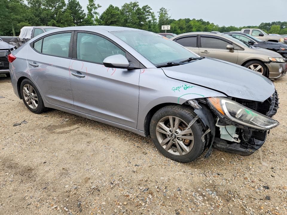 2017 HYUNDAI ELANTRA SE 4