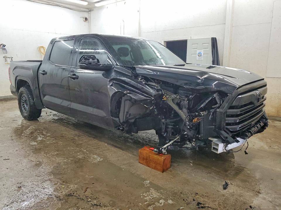 2023 TOYOTA TUNDRA SR 4