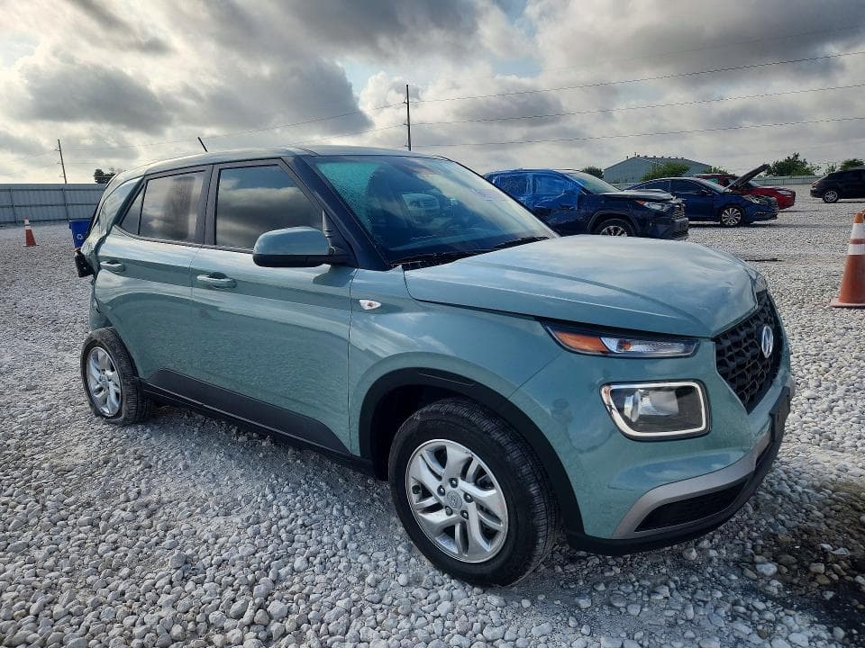 2026 HYUNDAI VENUE SE 4