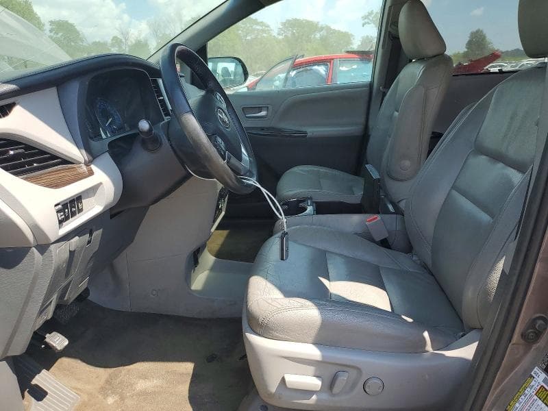 2017 TOYOTA SIENNA XLE PREMIUM 8-PASSENGER 7