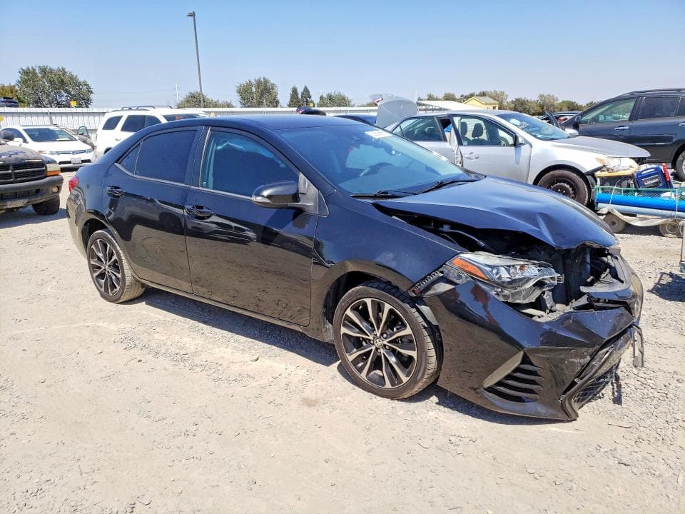 2017 TOYOTA COROLLA SE 4