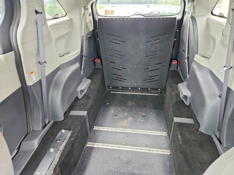 2024 TOYOTA SIENNA LE 10