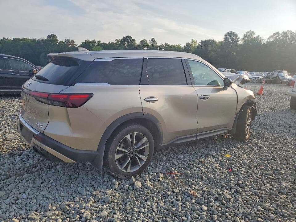 2023 INFINITI QX60 LUXE 3