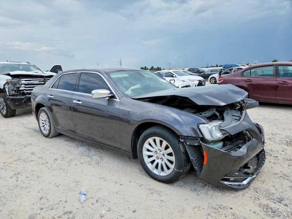 2018 CHRYSLER 300 LIMITED 4