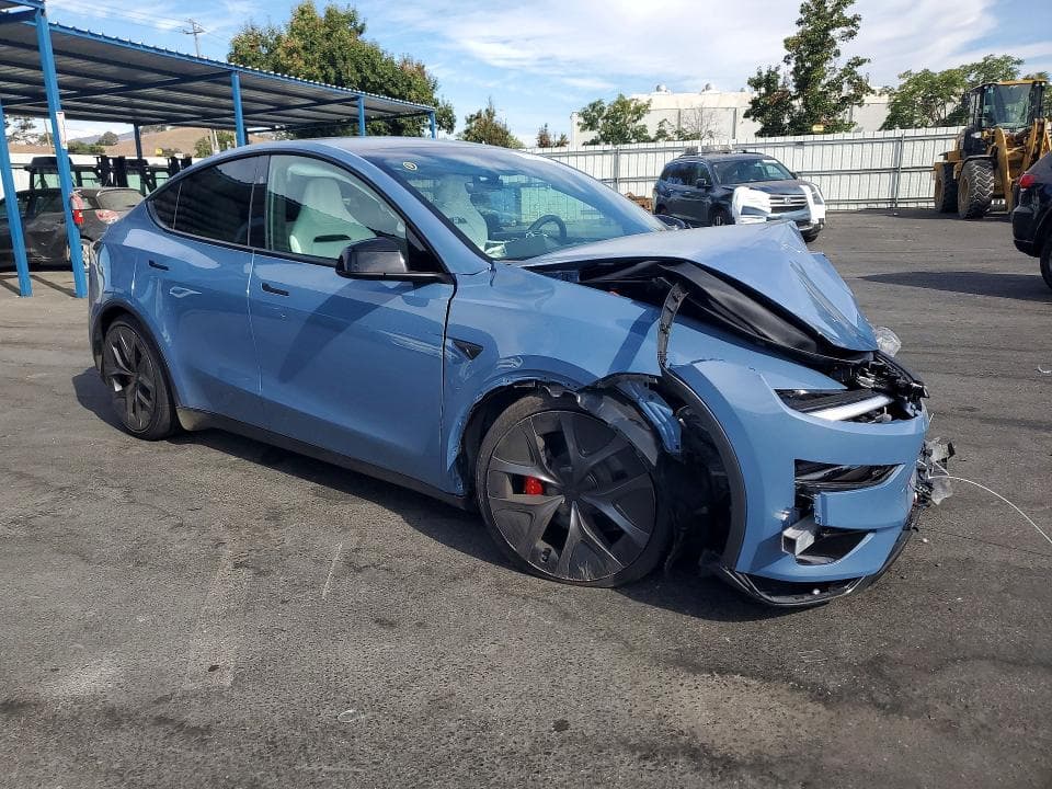 2026 TESLA MODEL Y 4