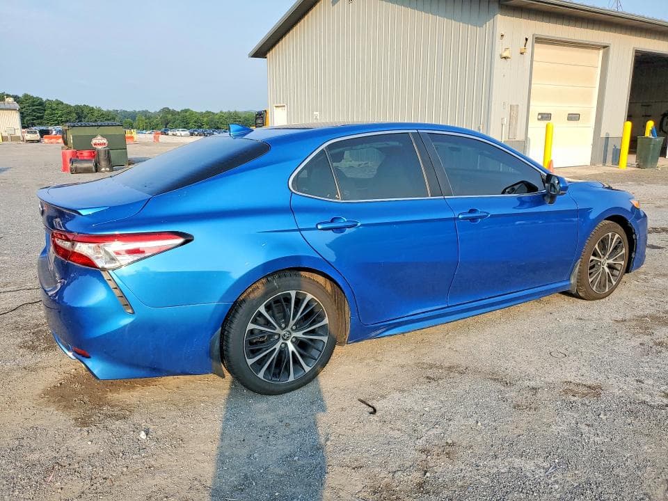 2020 TOYOTA CAMRY SE 3