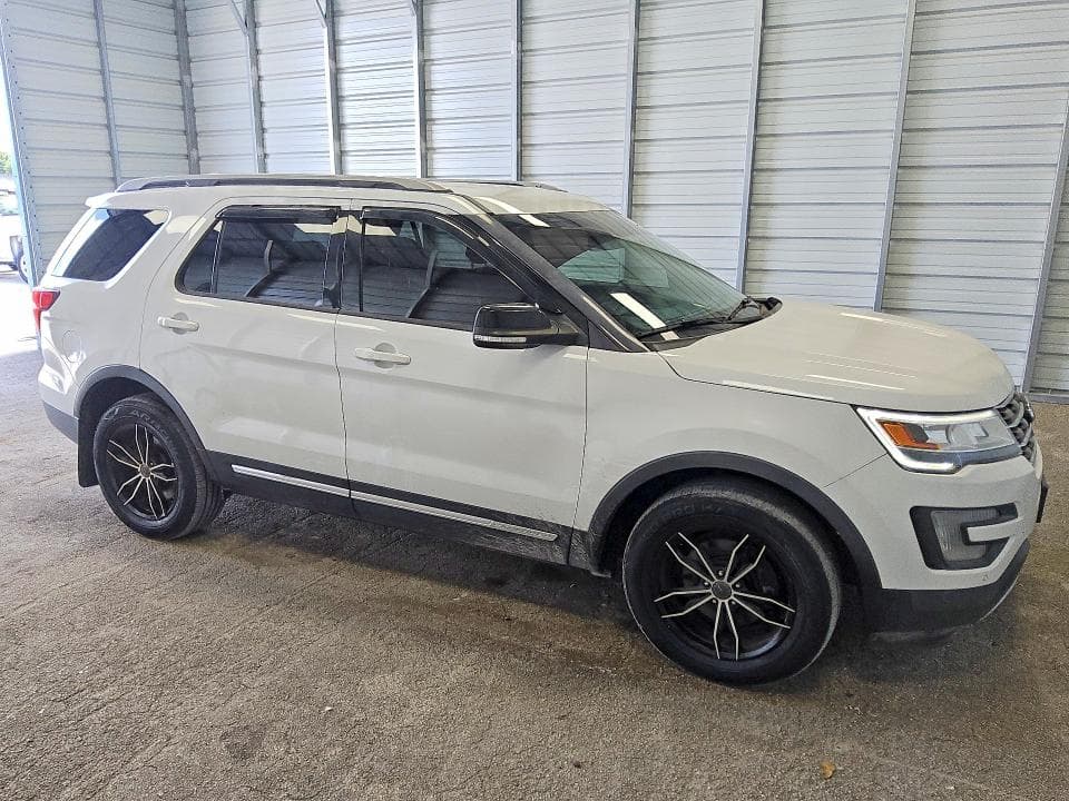 2017 FORD EXPLORER XLT 4