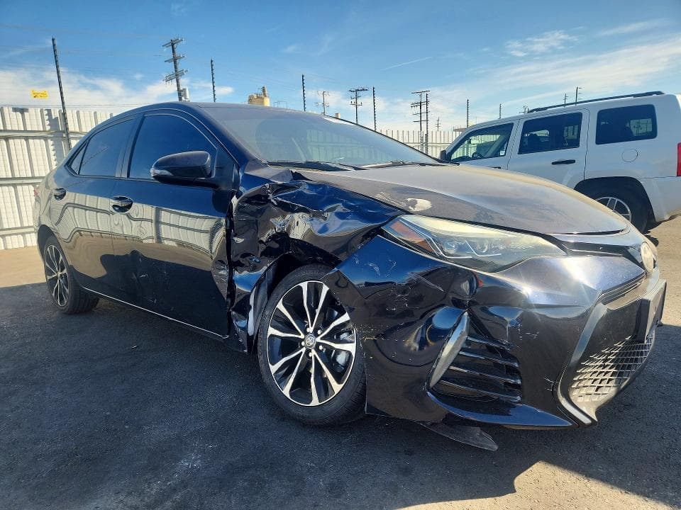 2018 TOYOTA COROLLA XSE 4