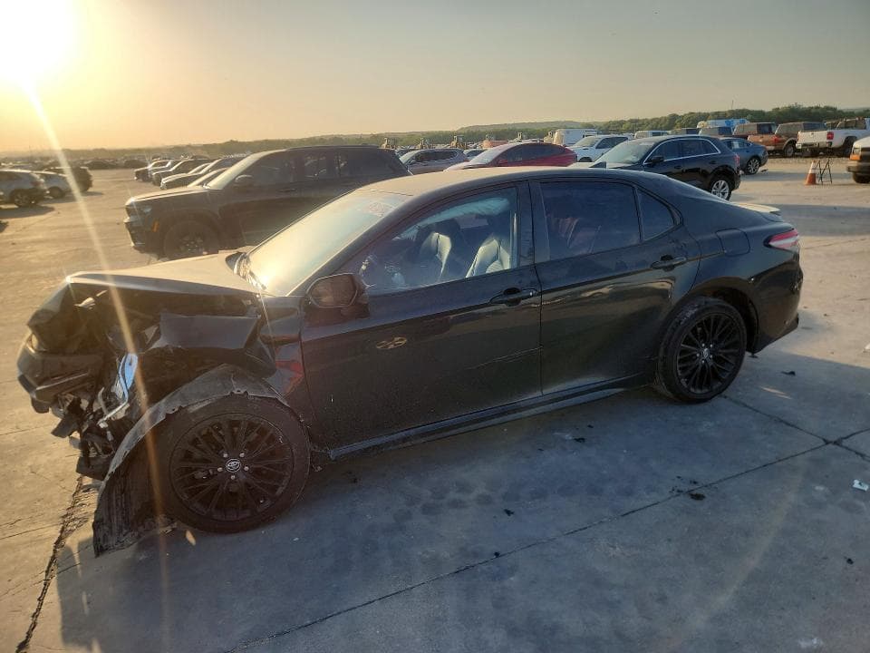 2019 TOYOTA CAMRY SE - 1