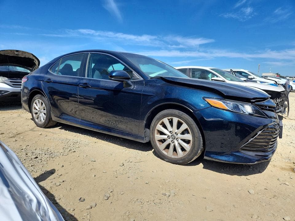 2018 TOYOTA CAMRY LE 4