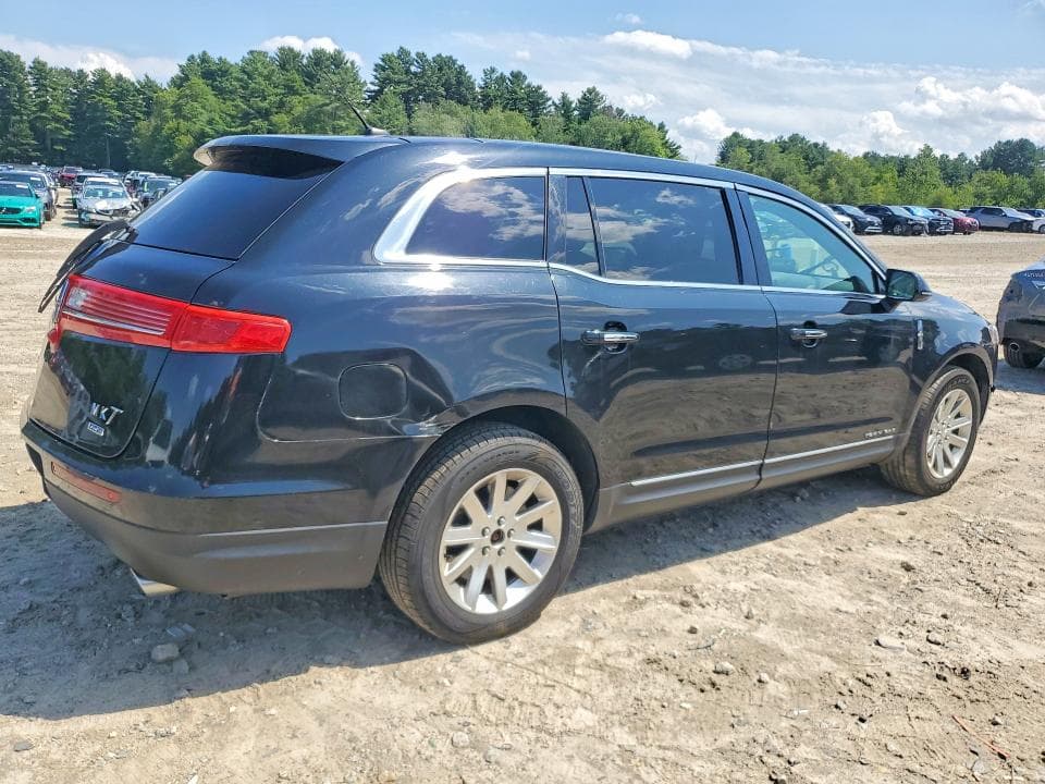 2017 LINCOLN MKT 3