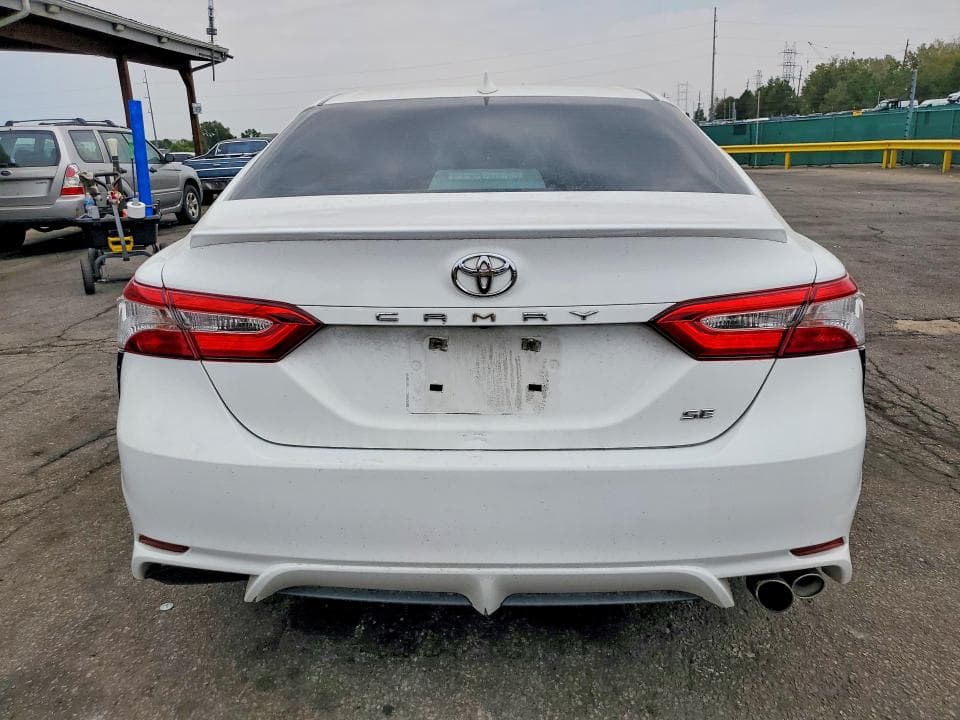 2020 TOYOTA CAMRY SE 6